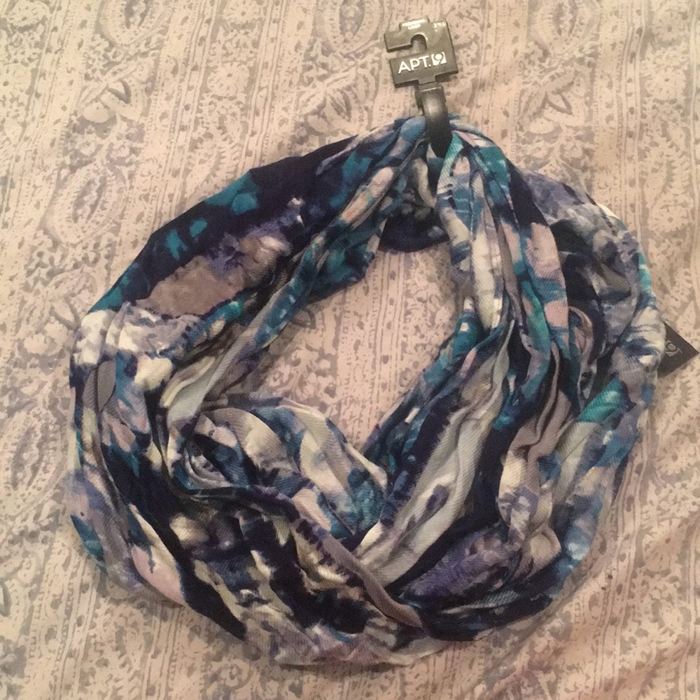 APT. 9 Scarf